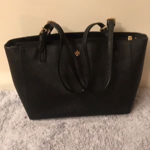 Tory Burch Black York Small bucket tote